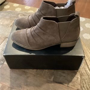 Shu Shop Yulia-93 Taupe slip on suede bootie - size 8